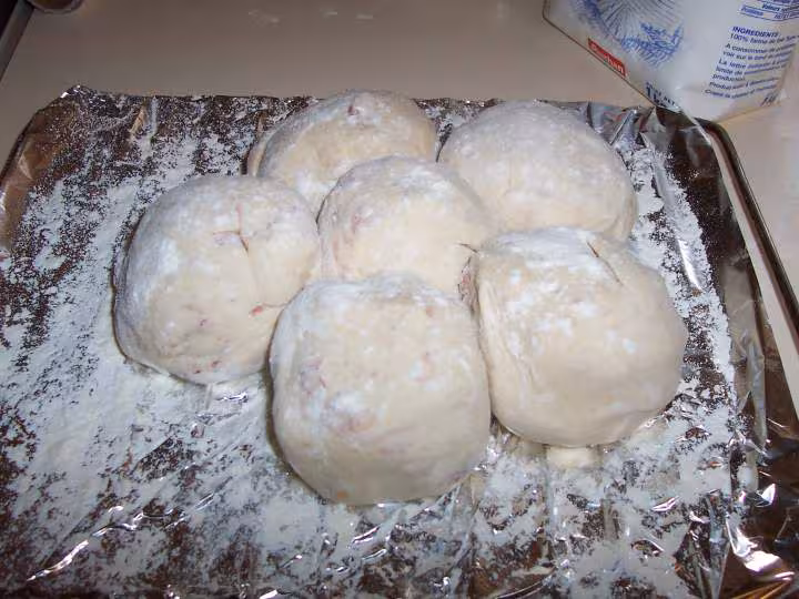 Pain viennois marguerite aux lardon avant la cuisson