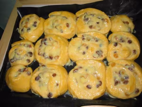 Pains brioches aux raisins leves