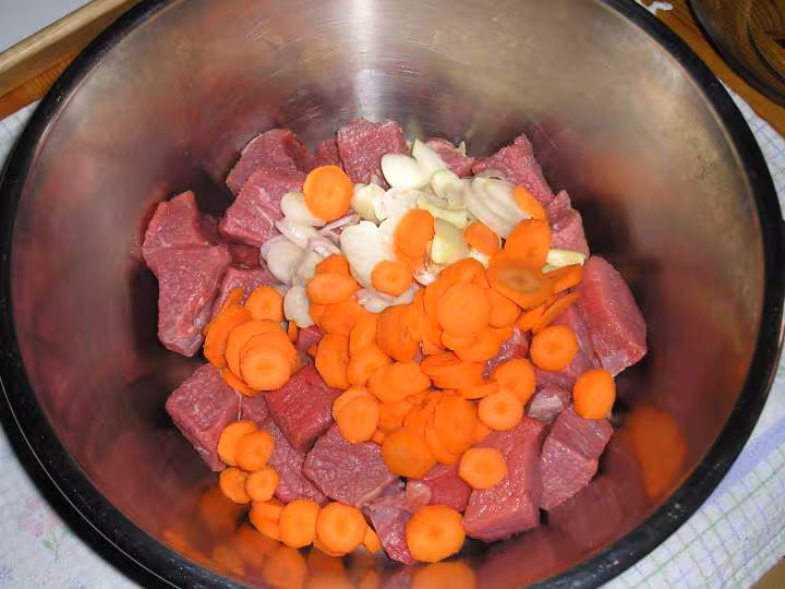 Boeuf en morceaux et mirepoix