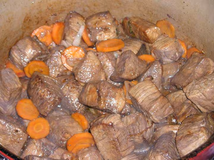 Melange de la viande et legumes