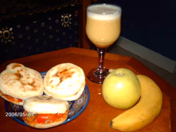 Mini batbout farci et jus de fruits maison