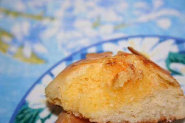 Pain au lait fourre a la creme de noix de coco