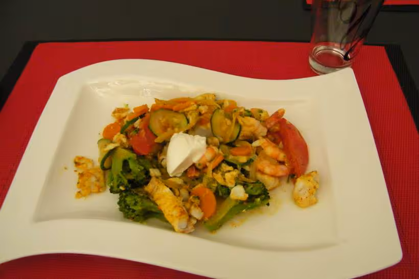 Poisson et sa garniture de legume au curry