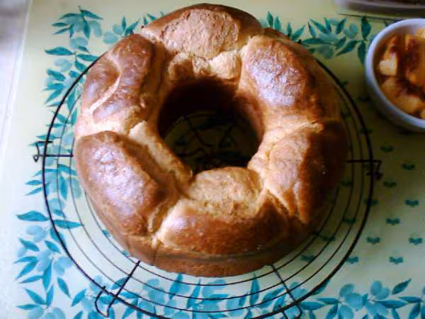 Brioche au beurre en couronne