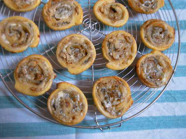 Feuilletes roquefort et noix