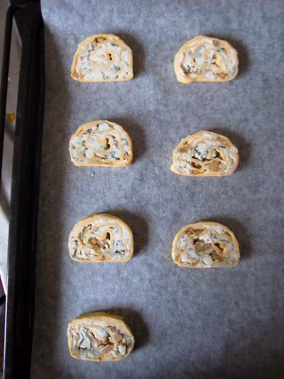 Feuilletes roquefort et noix