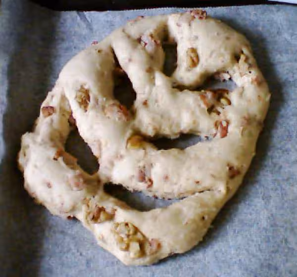 Fougasse lardons et noix avant cuisson