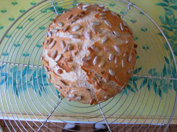 Miche multi cereale et graines de tournesol en cocotte