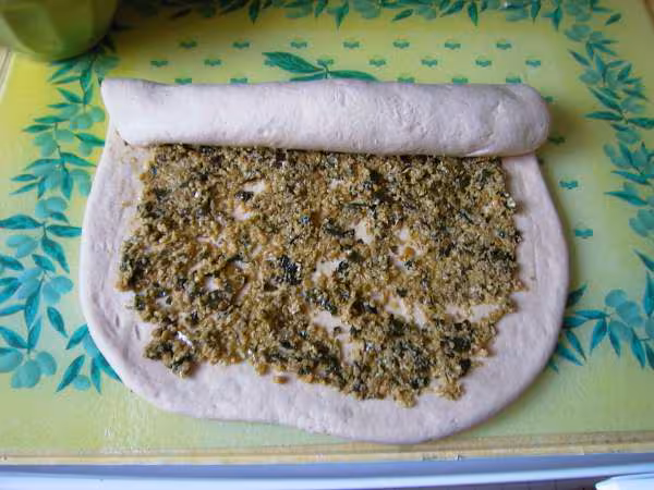 Pain roule aux olives et basilic