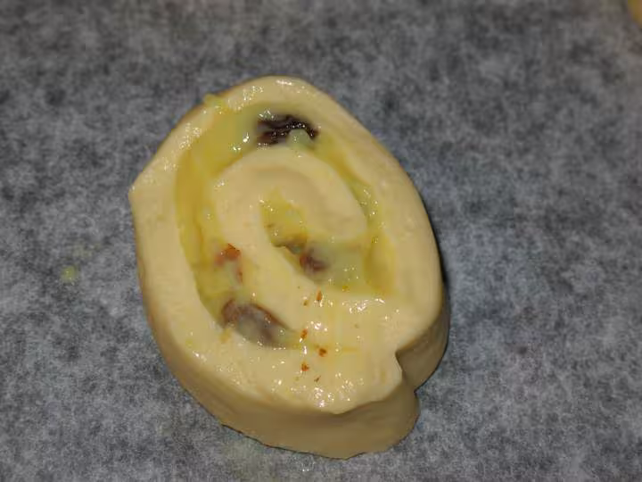 Petits pains aux raisins avant levee