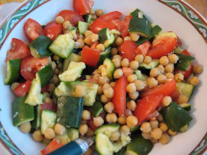 Salade tomate pois chiche courgette