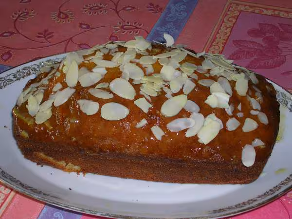 Gateau au yaourt avec confiture d orange et amandes