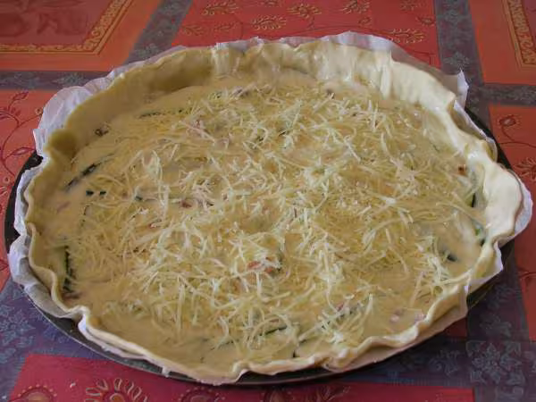 Quiche courgette lardons avant cuisson