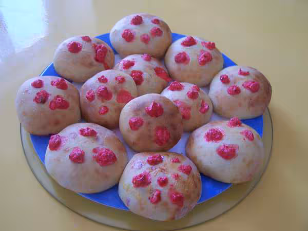 Briochettes aux pralines roses