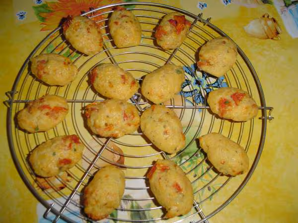 Petites madeleines aux tomates et au thym apero
