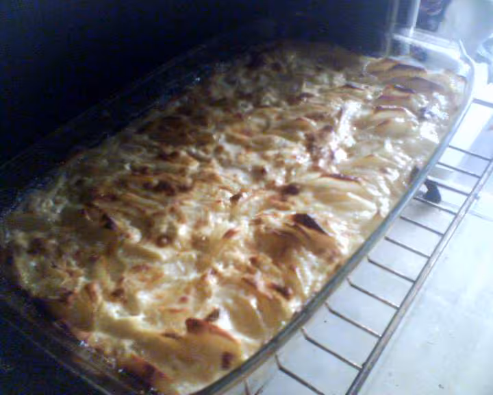 Gratin dauphinois encore au four