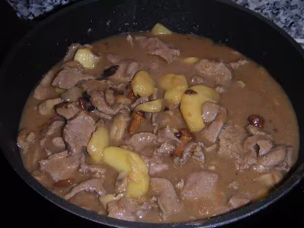 Emince de veau aux champignons et pomme fruit