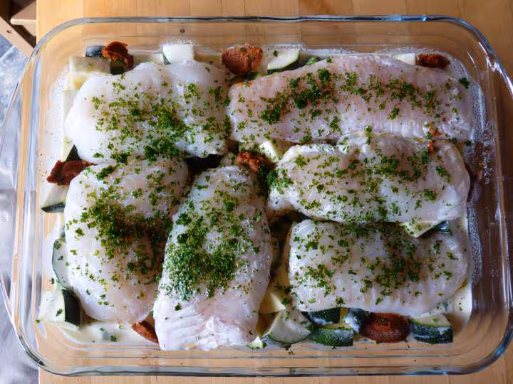 Dos de cabillaud aux courgettes et quenelles de curry rouge