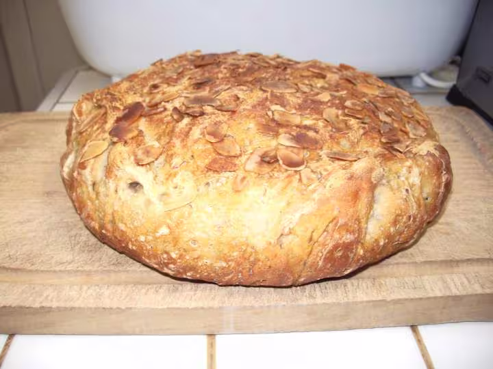 Pain a la farine de chataignes et aux amandes