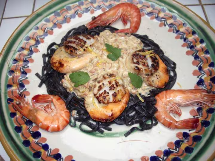 Pasta al nero di sepia