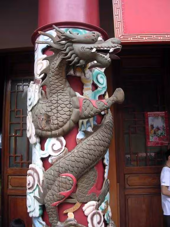 Dragon sur poteau