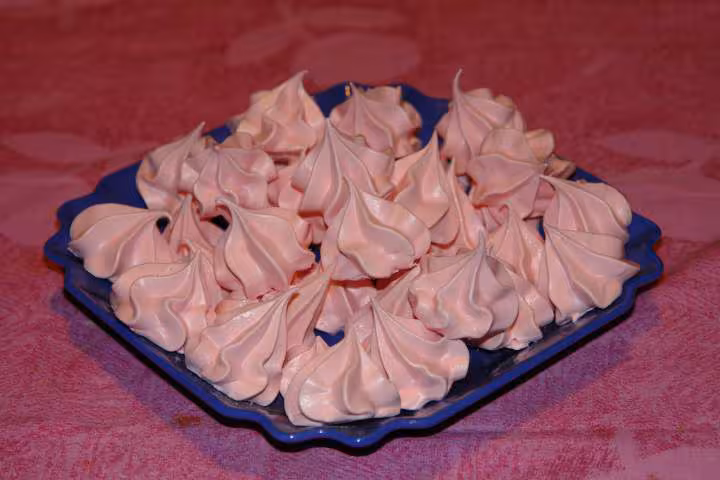 Meringues roses pour remonter le moral a tout le monde