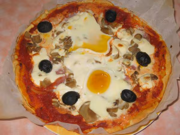 Pizza a l oeuf