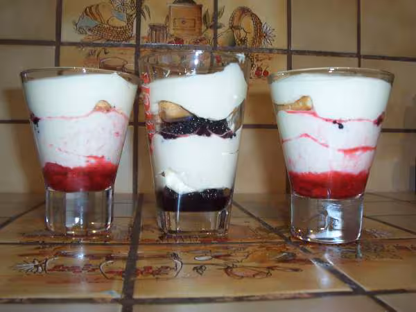 Tiramisu coco aux mures et aux framboises