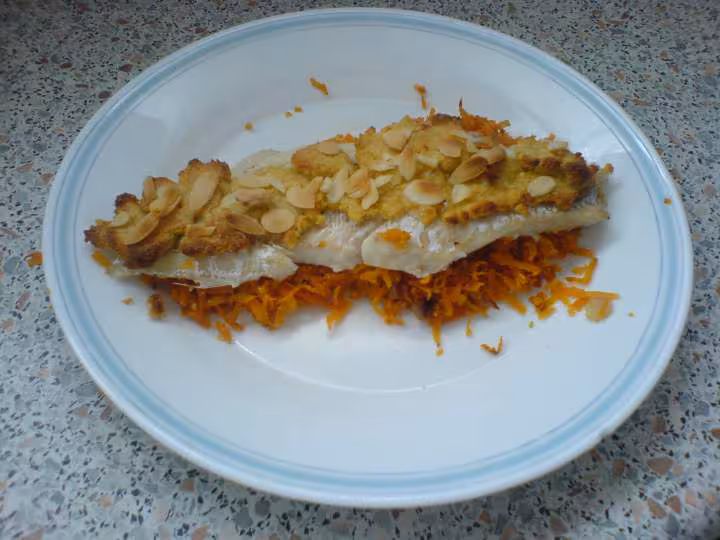 Merlan panes aux amandes et compotee de carottes