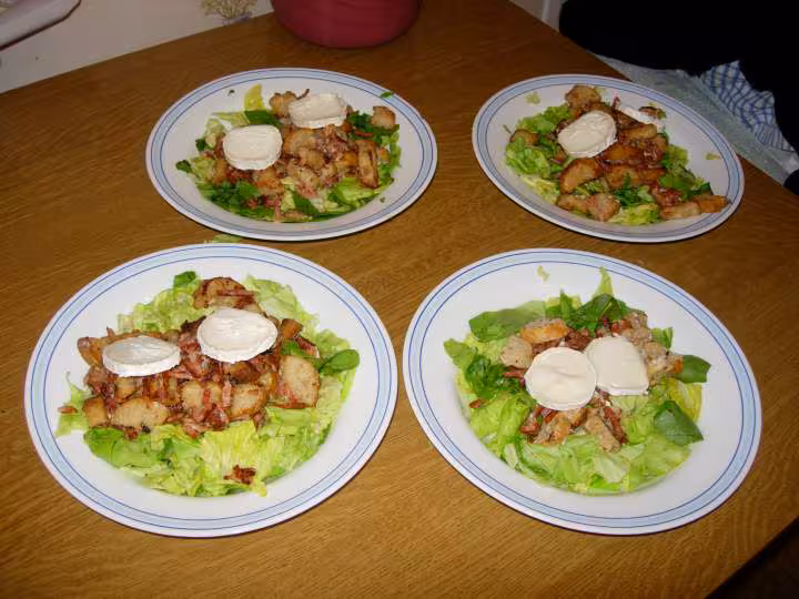 Petite salade de chevre chaud