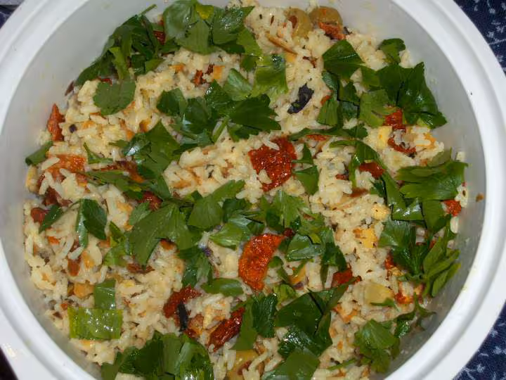 Riz complet aux olives amandes et tomates sechees