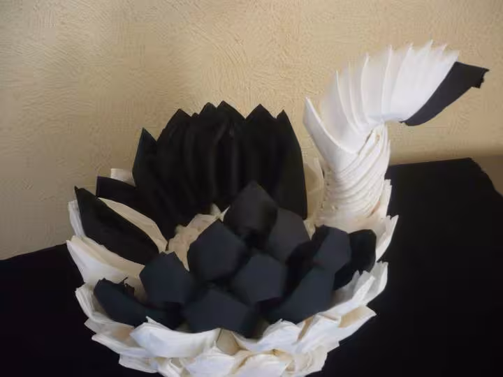 Distributeur de serviettes en forme de cygne