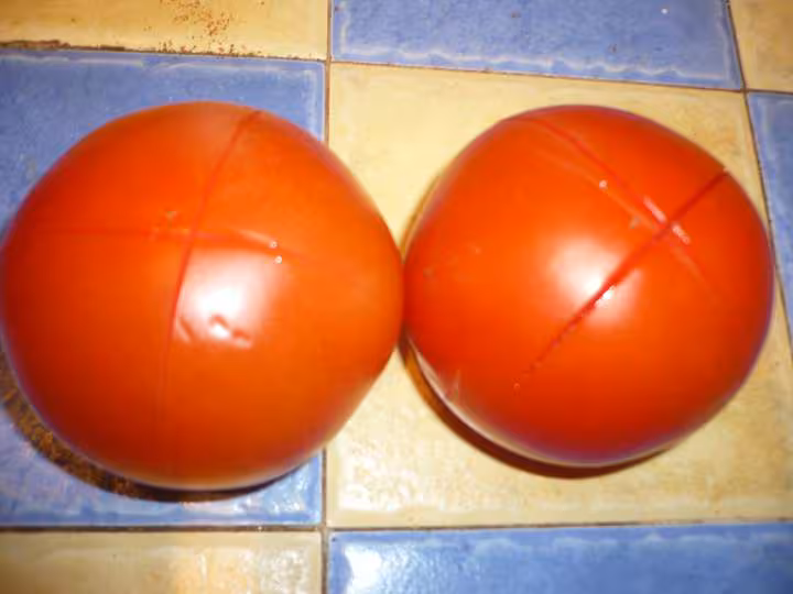 Macarons a la gelee de tomates et basilic