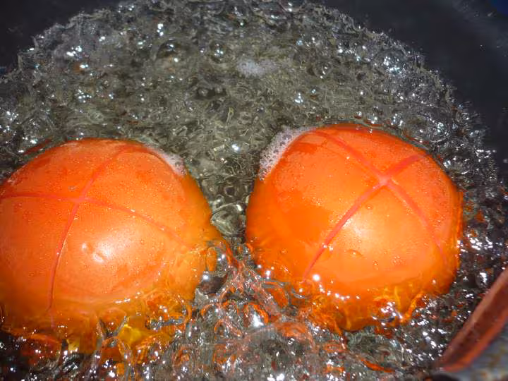 Macarons a la gelee de tomates et basilic