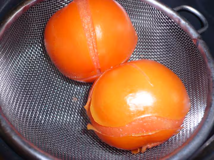 Macarons a la gelee de tomates et basilic