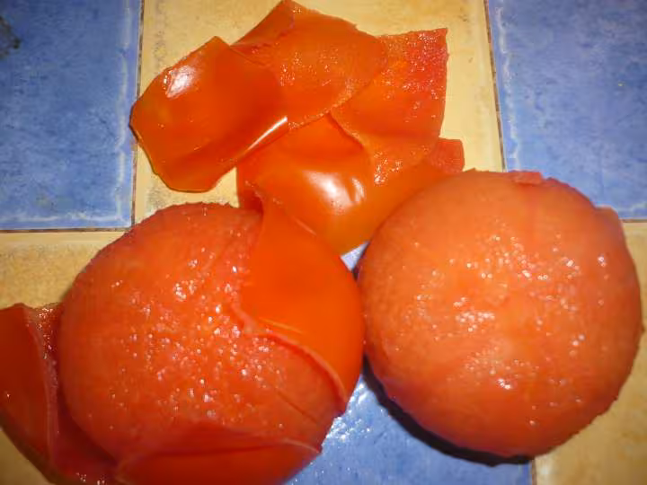 Macarons a la gelee de tomates et basilic