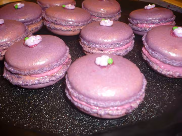Macarons a la violette