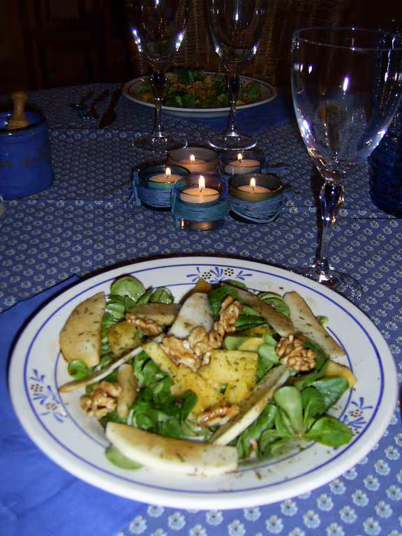 Salade mache pomme noix