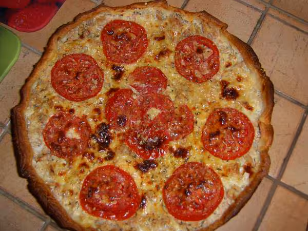 Tarte au thon et tomates