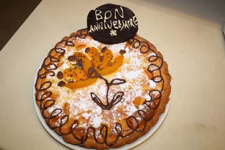Tarte moelleuse aux peches de flore