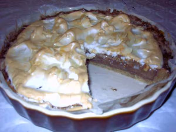 Tarte au chocolat meringuee