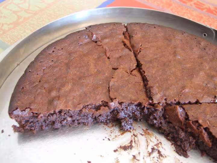Gateau chocolat et noisettes grillees