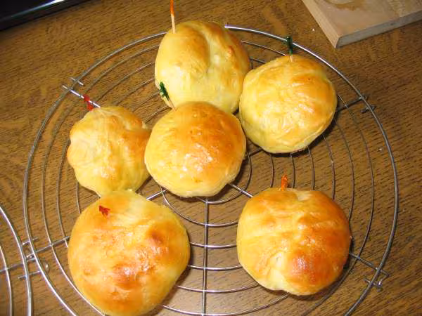 Briochettes fourrees a la confiotte de cerise