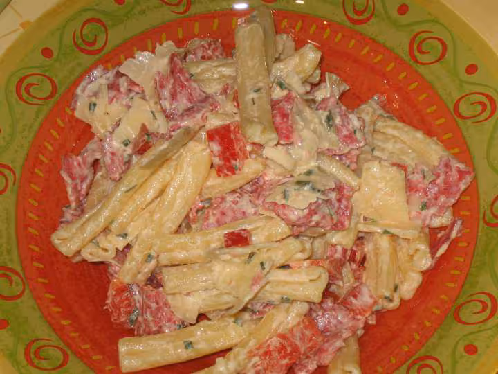 Salade de casarecce salami beaufort poivron