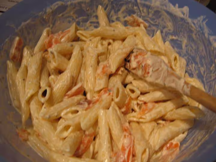 Salade de penne au saumon et citron
