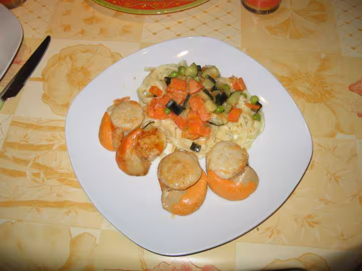 Tagliatelles et noix de saint jacques aux petits legumes