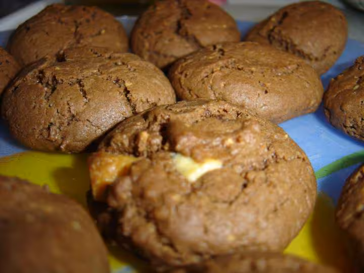 Cookies croustillants chocolat noir aux pepites de chocolat blanc