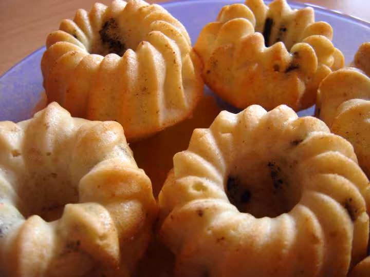 Petits gateaux aux blancs d oeufs a la vanille et aux pepites