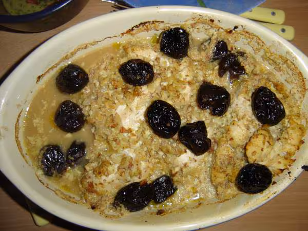 Tajine de poulet aux amandes et aux pruneaux