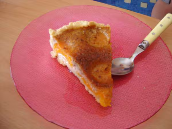 Tarte aux abricots et a la creme de noisettes